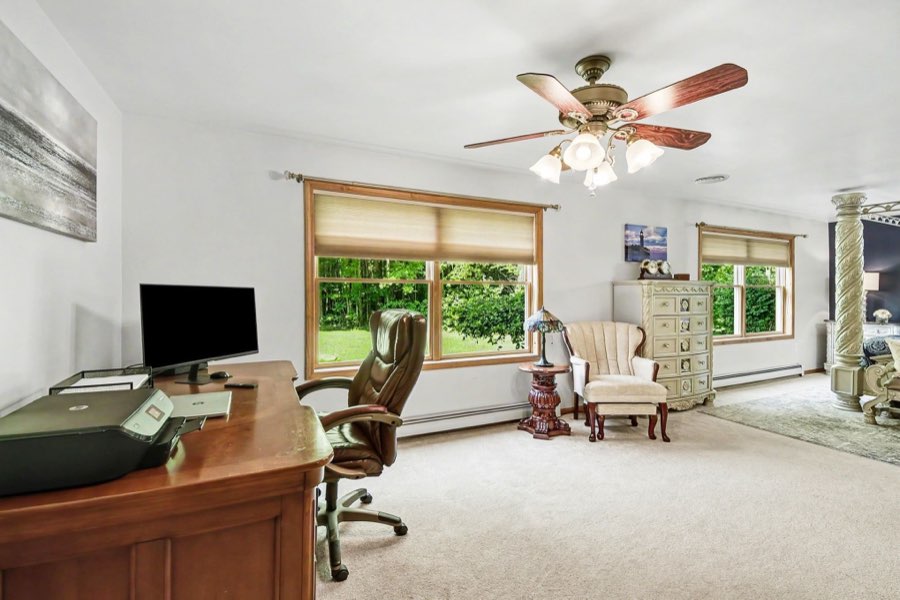 Flexible sitting or office area near the primary bedroom